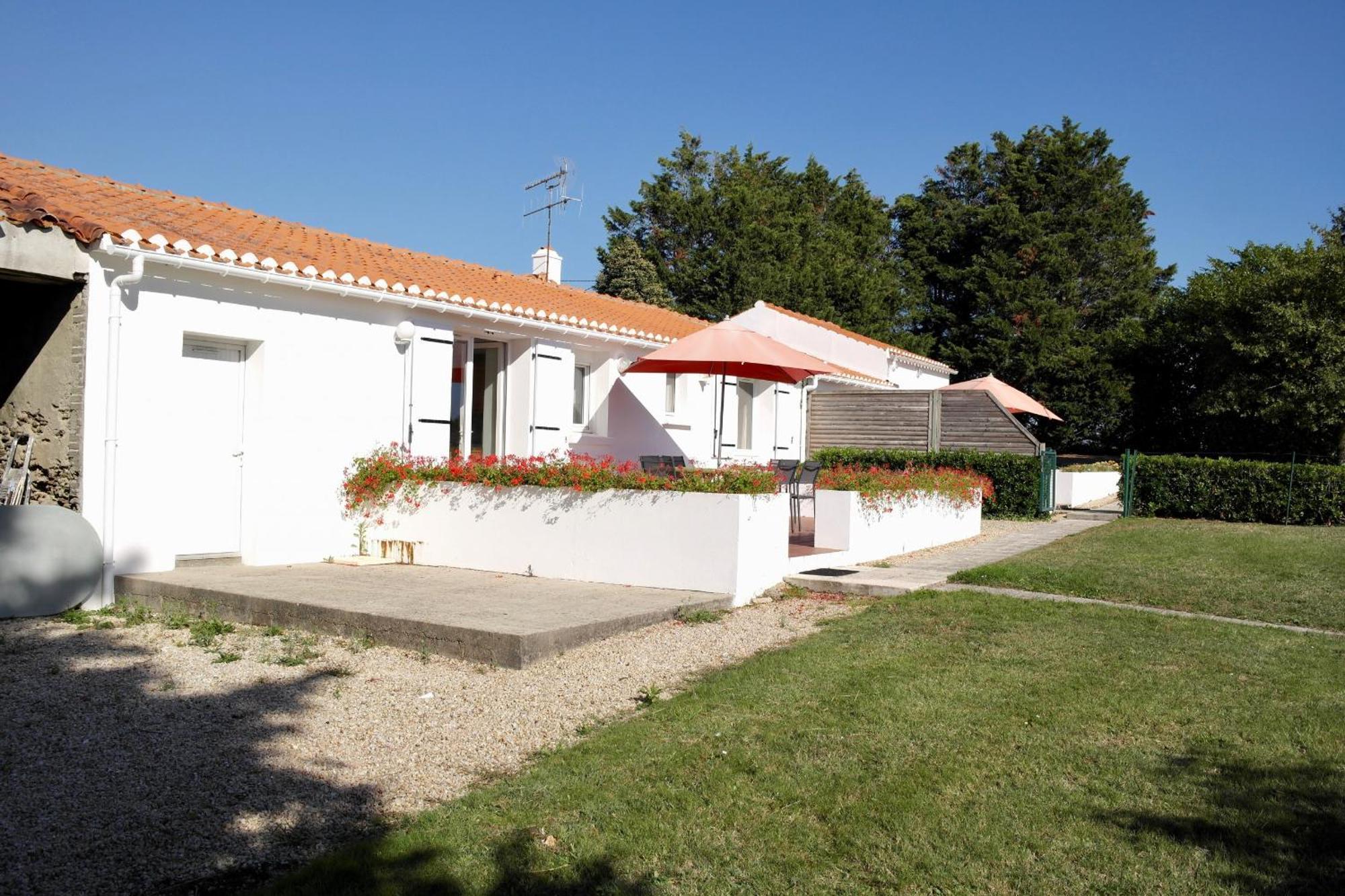 Maison De Campagne Pour 6 Avec Piscine Commequiers Luaran gambar